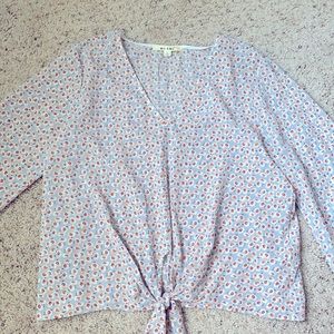 🚫SOLD🚫Francesca’s Floral Tie Front Blouse